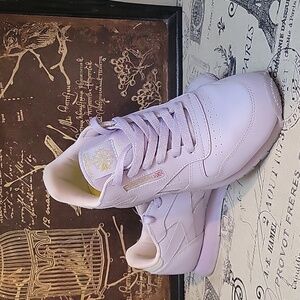 REEBOK  VIOLET/ PURPLE,  YOUTH SIZE 5, WOMANS 6.5